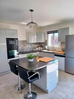 La Villa de Gréoux 2 à 6 personnes de plein pied idéale cures télétravail vacances, arrivée autonome avec boite à clés